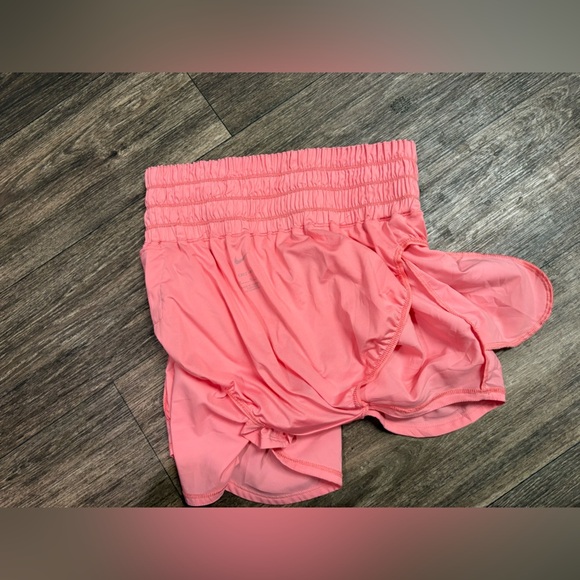 Women's Nike DX6642 Dri-Fit Ultra High-Waisted 3" Brief-Lined Shorts Soft Pink - Picture 4 of 11